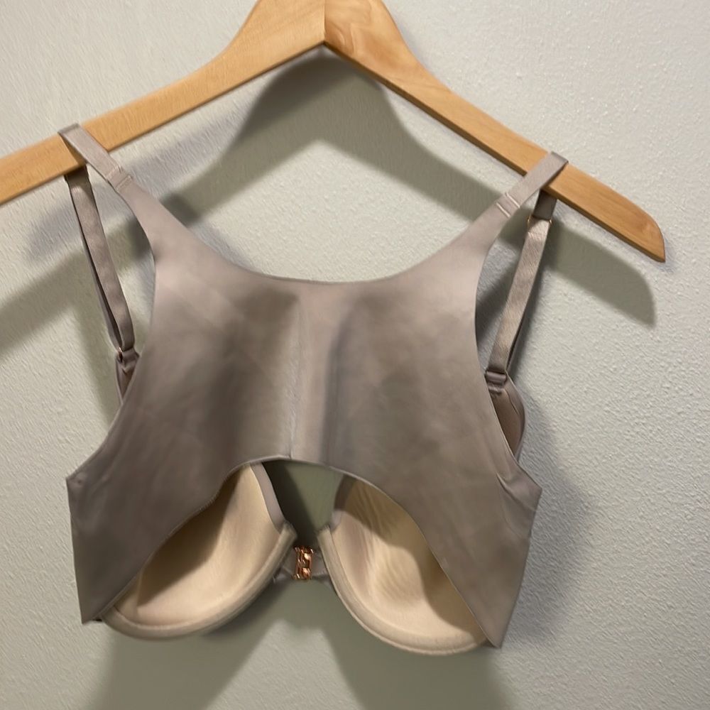 Soma Vanishing 360 Perfect Coverage woman’s gray bra - Picture 4 of 6